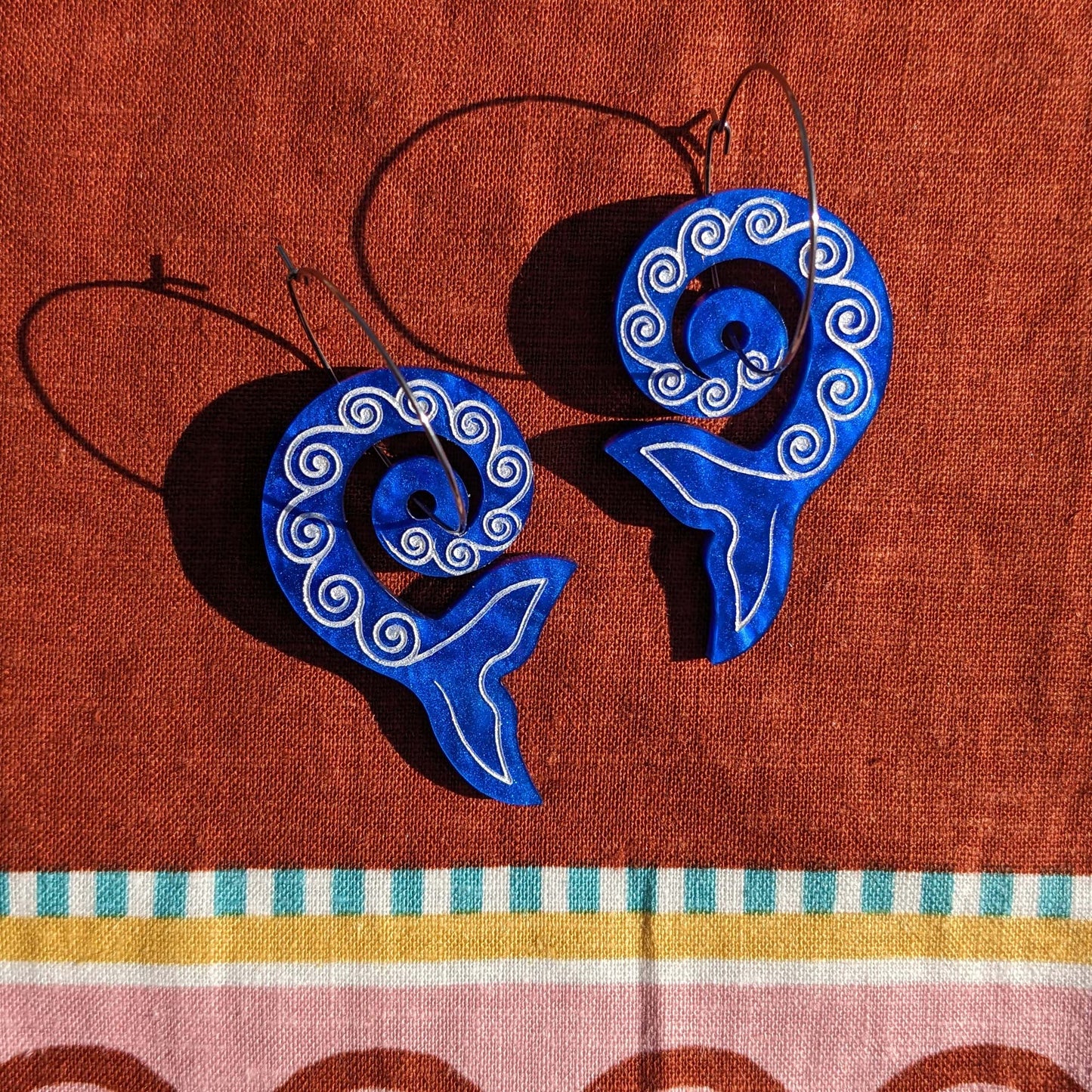 Spiral fin hoops - Blue