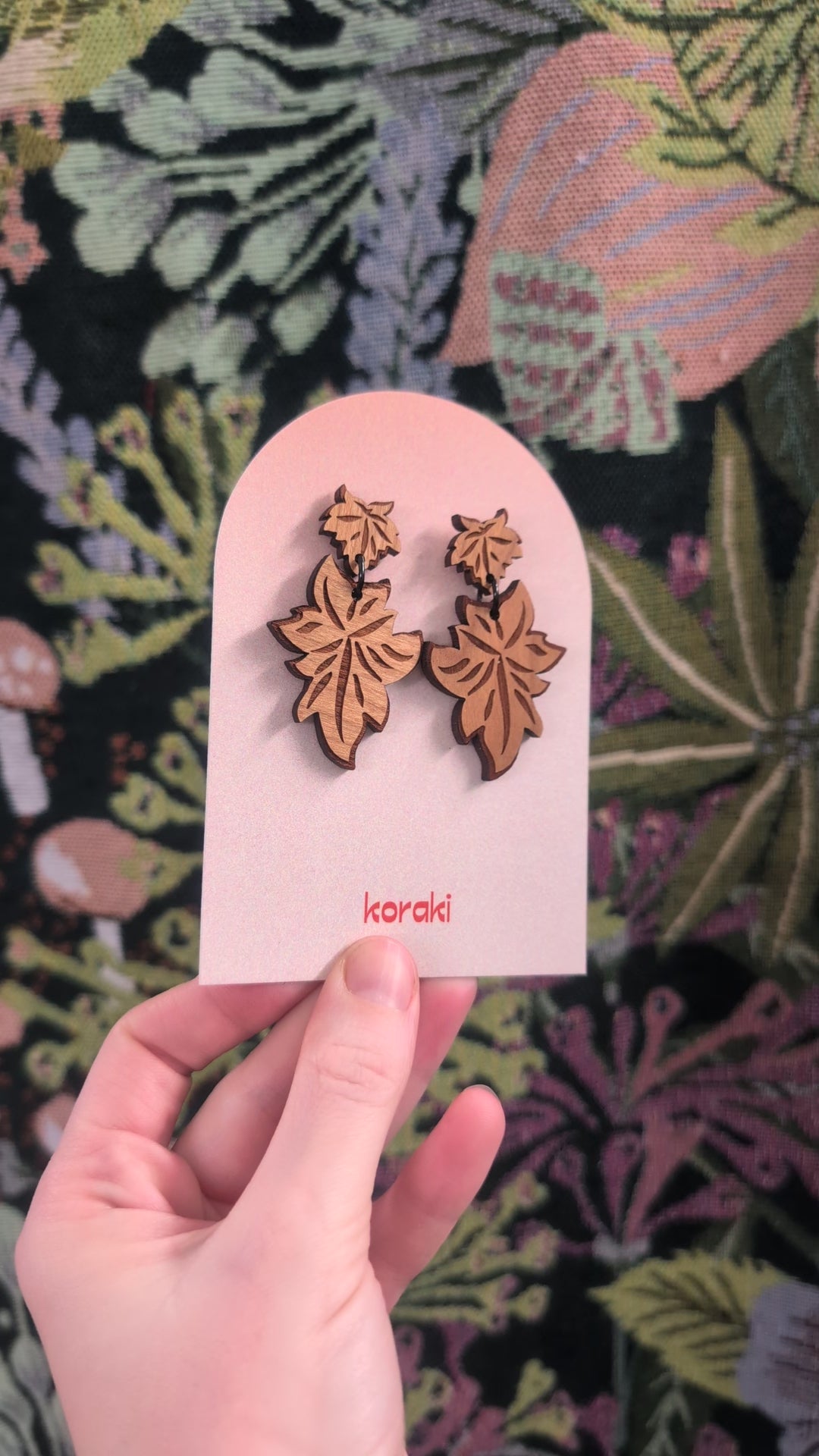 Maple leaves stud drops